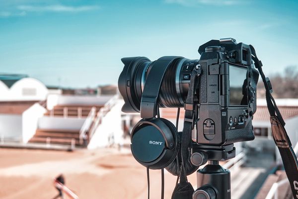 Aparaty fotograficzne dla początkujących i zaawansowanych - na co zwrócić uwagę przy wyborze?